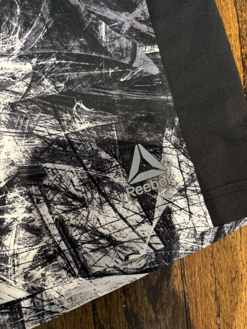 Reebok Black & White Abstract Print Kids Shorts xl 18/20 - Picture 4 of 7